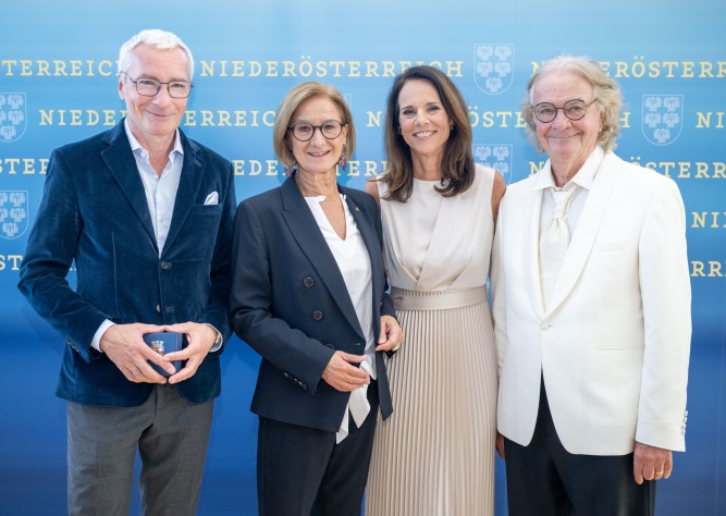 LH Mikl-Leitner überreichte hohe Ehrenzeichen an Vera Russwurm, Peter Hofbauer und Rainer Pariasek