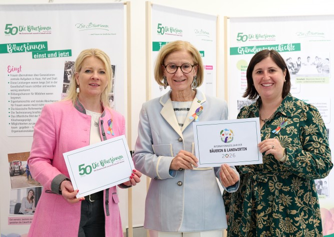 Wanderausstellung „50 Jahre Bäuerinnen Niederösterreich“ im Landhaus St. Pölten