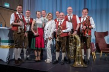 Landeshauptfrau Johanna Mikl-Leitner mit dem „Trio 5“ des Musikvereins Kirchberg am Wechsel.