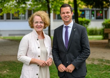 Landesrätin Christiane Teschl-Hofmeister und Bildungsdirektor Karl Fritthum.
