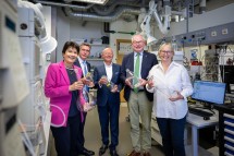 Im Forschungslabor am IFA Tulln: Eva Schulev-Steindl, Rektorin der Universität für Bodenkultur Wien, Bürgermeister Peter Eisenschenk, Michael Popp, CEO Bionorica SE, LH-Stellvertreter Stephan Pernkopf und Doris Ribitsch vom Institut für Umweltbiotechnologie.